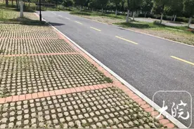 “公园停车场咋成垃圾车集中停放点”追踪：合肥学林公园内垃圾车全挪走了图片