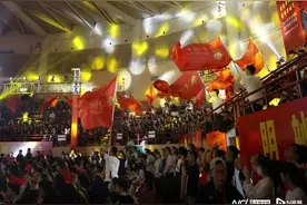 万人同唱《红日》共享青春盛宴 华工毕业典礼燃爆全场图片