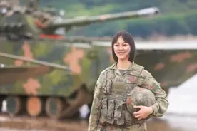 装甲驾驶特级女兵！网友：实力圈粉图片