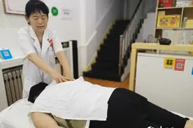 35岁失明，她用双手战胜黑暗 按出“光明”图片