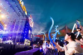 武汉欢乐谷及玛雅海滩水公园夜场全面开放图片