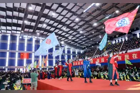 中国科学院大学举行毕业典礼，百余家研究所派出旗手代表现场参与图片