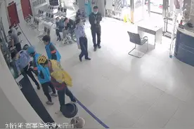 一个月内他竟被“撞”4次？还专挑外卖员下手？已被警方刑拘图片