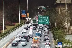 深圳白石岭隧道高峰期易拥堵，政协委员建议拉链式通行疏堵图片