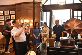 阅读外滩历史建筑背后的红色故事，首个穿行“万国建筑博览群”的党课启动图片