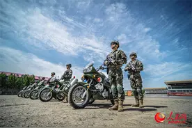 风驰电掣！感受武警侦察兵的“速度与激情”图片