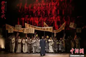 上话舞台剧《觉醒年代》在京首演 为“玉兰绽香”演出季启幕图片