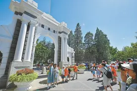 清华北大恢复校园暑期参观 荷塘月色和未名湖成为热门打卡点图片