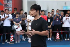 苏炳添课堂开讲啦 在暨大展示短跑加速阶段阻力训练方法应用视频封面