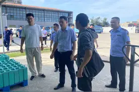 消除潜在安全风险 | 平潭综合实验区安办开展共享电动车集中充电点安全联合检查图片