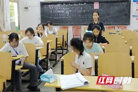 与小学生“打辩论”，南华学子开展特色支教活动图片
