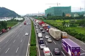 夏季高温车辆爆胎怎么办？不要慌，这些保命技能要掌握图片