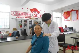 扬梦起航三下乡，闪“药”青春共前行 ——长沙医学院药学院40余名大学生“三下乡”图片