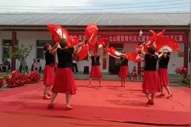 临朐九山镇聚粮村向日葵舞蹈队成为一道亮丽的风景线图片