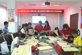 暑期帮你带娃！长沙一社区对“快递员子女”推出功课辅导志愿服务图片