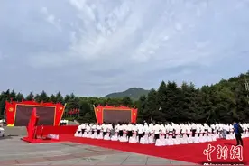 青年学子“问道”湖南韶山 探索党史研学融合新路径图片