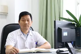 爹爹头晕乏力才知自测血糖不准，专家提醒使用家用血糖仪避开这些“坑”图片