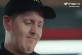 🍔德布劳内麦当劳广告片：服务员塞的纸巾以为是要签名🤣图片
