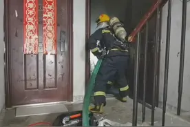 合肥一5岁男孩玩打火机 点燃被单烧毁家图片