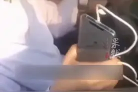 丹东两人打网约车被出租车围堵要求换车，此前丹东出租车曾组团将共享电动车拉出城区图片