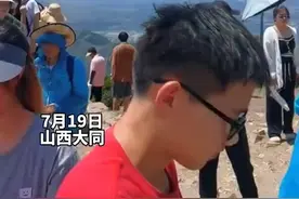 游客游恒山遇战机低空越过恒山之巅，山顶游客发出阵阵欢呼声，“强烈的民族自豪感油然而生”图片