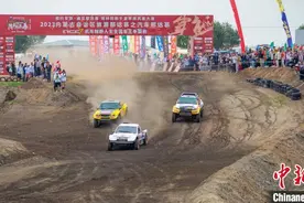 上千车手赴锡林郭勒参加全国车王争霸赛图片