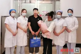 生死竞速！新生儿突发呼吸骤停，专家不足两分钟抢回一命图片
