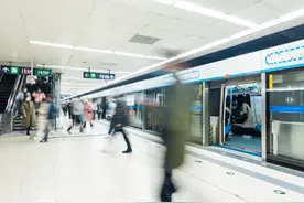 龙门阵｜地铁车厢喝水被开“罚单”，到底是不是苛责？图片