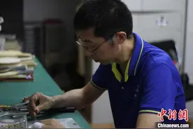 “成都造”乒乓球拍底板为何备受运动员青睐？图片