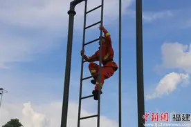 基层动态丨200米灭火障碍，带你感受“速度与激情”图片