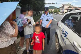 5岁萌娃与家人走散，民警开启“遛娃寻亲”模式图片