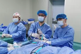 烟台市中医医院关节外科成功开展膝关节镜下微创腘窝囊肿切除术图片