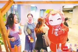 保亭文旅IP形象“红丹丹”分赴万宁、陵水、儋州、海口为保亭红毛丹文化节预热图片