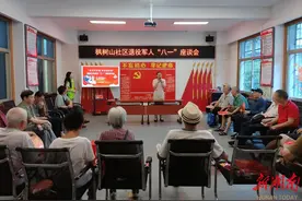 老兵齐欢聚  共话战友情图片