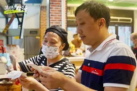 他把豆浆油条做成上海“夜宵网红”，靠两个字图片