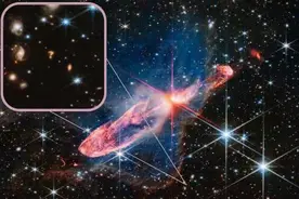 韦伯望远镜拍到了一个问号：是合并星系还是外星人的提问？图片