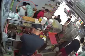 厦门一男子吃早餐遭女子突然强吻？当事人：我不认识她，已报警图片