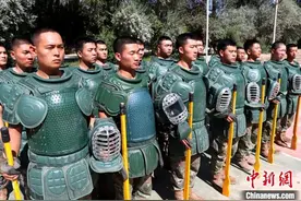 空军西安飞行学院某场站组织“刺杀对抗”训练图片