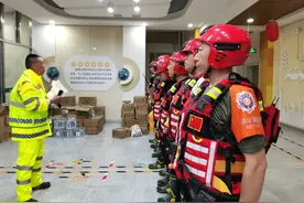 “滴滴公益救援队”驰援暴雨救灾一线图片