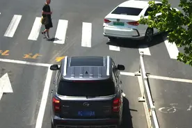 曝光！这些机动车遇行人正在通过人行横道时未停车让行图片