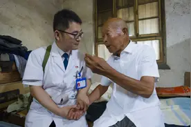 怀着一颗感恩之心，他是老兵们最信赖的“家庭医生”图片