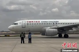 探访暑期高温下的“飞机拜拜员”：太阳再刺眼 检修细节“一处不落”图片