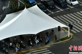 超大号“遮阳伞”现身福州街头图片