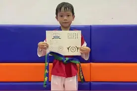 杭州7岁男生拿了拳击冠军！妈妈：从小跟哥哥打架总占上风，最大收获是学会不怕输图片