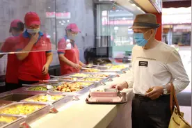“长者饭堂”开在邻居家、餐饮店！广东将探索老人助餐新模式图片