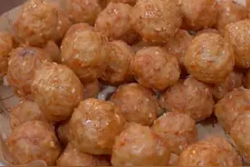 “贴秋膘”美食：干炸肉丸子图片
