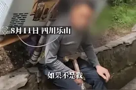 男子背140斤冰柜上峨眉山金顶卖水 目击者：6块钱一瓶不贵，很佩服他们图片