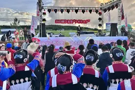 美食、花海、机车巡游、篝火打跳……丽江玉龙县这场狂欢节活力全开图片