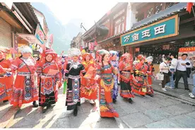 阳朔：百人唱山歌 喜迎“三月三”图片