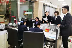 武乡农商银行营业部：厅堂外拓齐发力 亮剑冲刺“开门红”图片